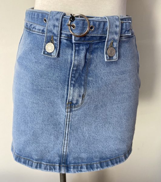 FALDA SHORT CORREA CELESTE